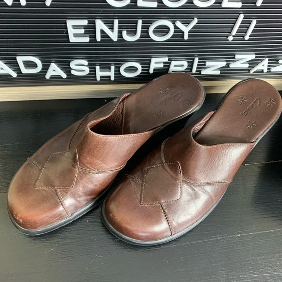 Brown Slip On Size 6 Clarks Shoe - Picture 2 of 5